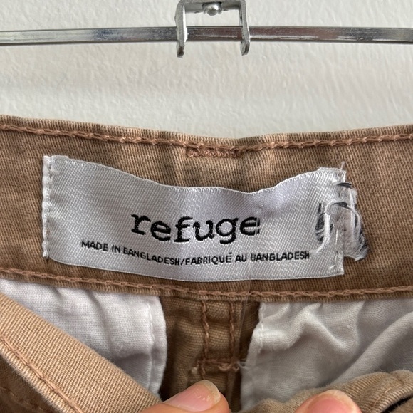 Refuge Men's Khaki Cargo Pants - Picture 3 of 7
